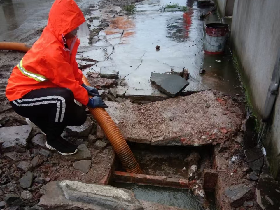 武陟专业清理污水池 炜誉市政以规范流程守护城市 “肠道”