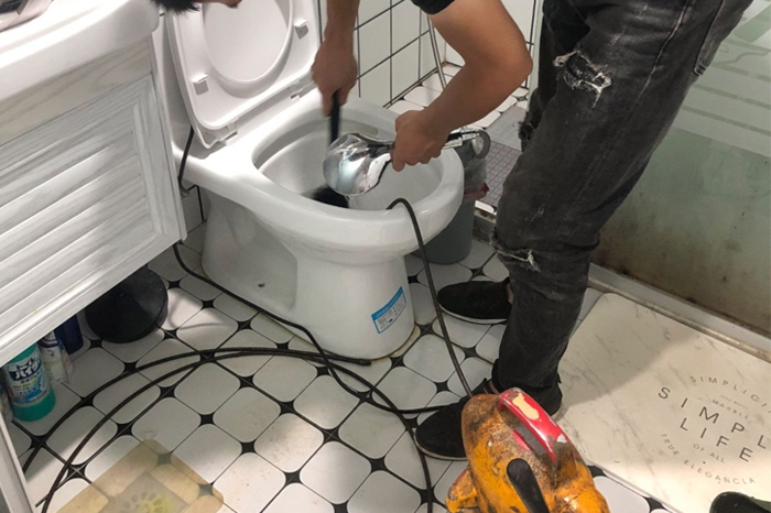 武陟马桶堵塞自己疏通还是找师傅?专业上门服务让你省时更省心