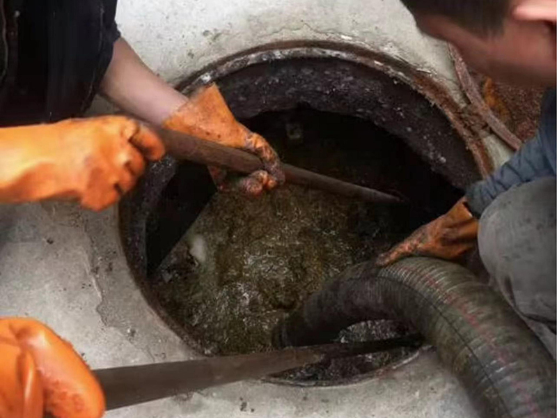 武陟清理化粪池时如何避免沼气的危害?